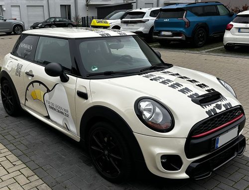 Zahnhaus Monheim | Autobeklebung Zahntaxi